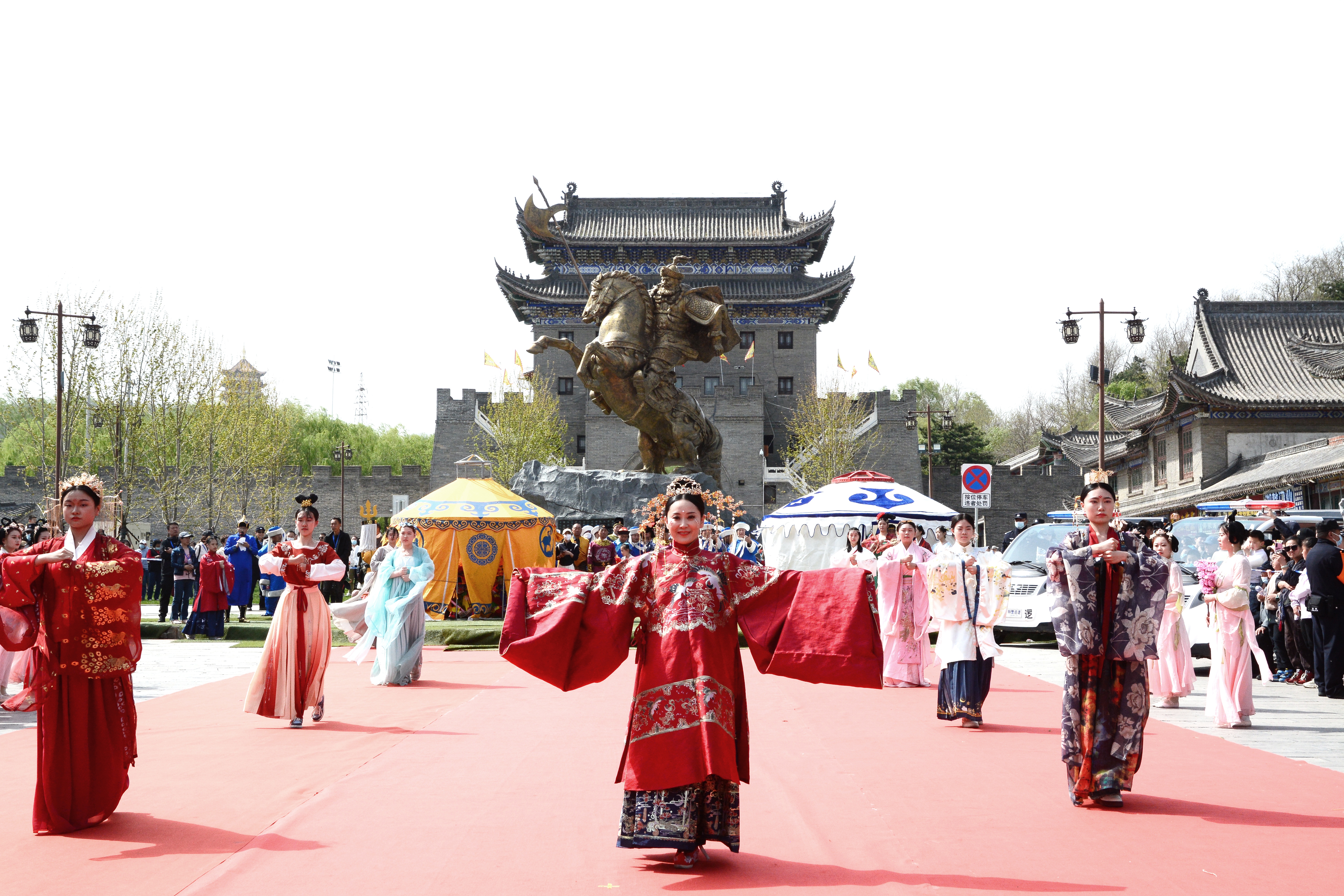 调兵山市举办“金戈铁马调兵山 魅力古城展新颜”2023欢乐“五一”文化旅游节活动